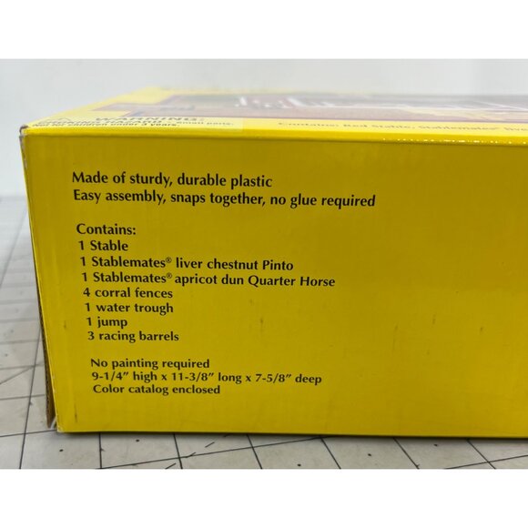 Breyer Stablemates Red Stable Set 1:32 Scale W/ Pinto & Quarter Horse Figures - Picture 5 of 9